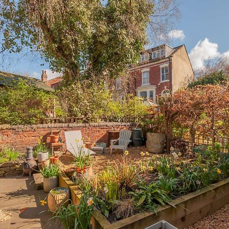 Pass The Keys Wonky Cottage With Amazing Garden 利兹 外观 照片