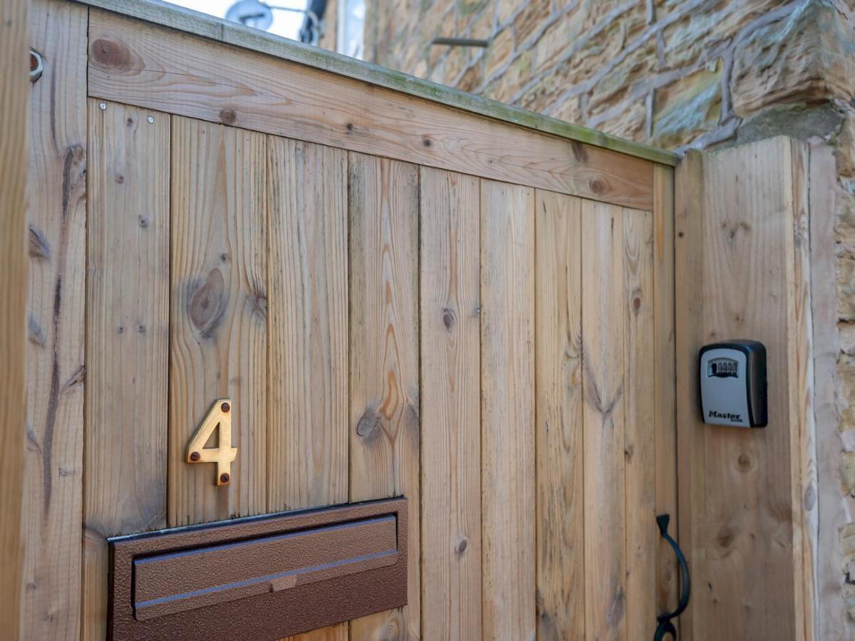 Pass The Keys Wonky Cottage With Amazing Garden 利兹 外观 照片