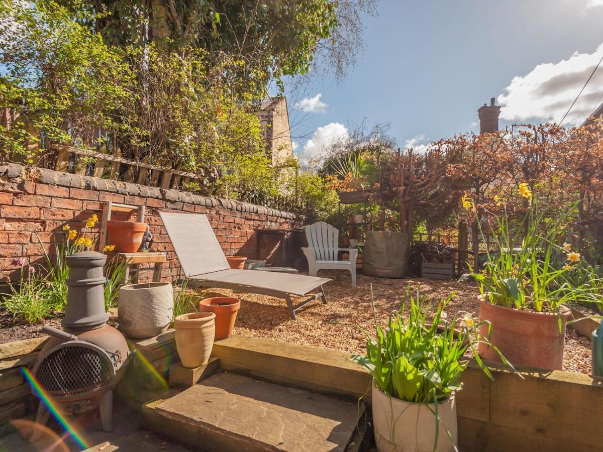 Pass The Keys Wonky Cottage With Amazing Garden 利兹 外观 照片