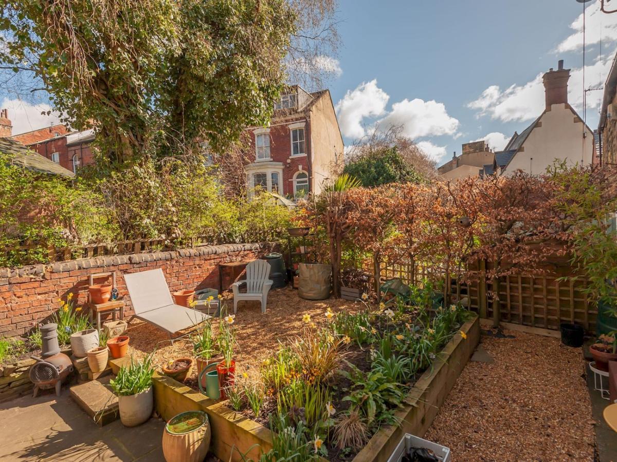 Pass The Keys Wonky Cottage With Amazing Garden 利兹 外观 照片